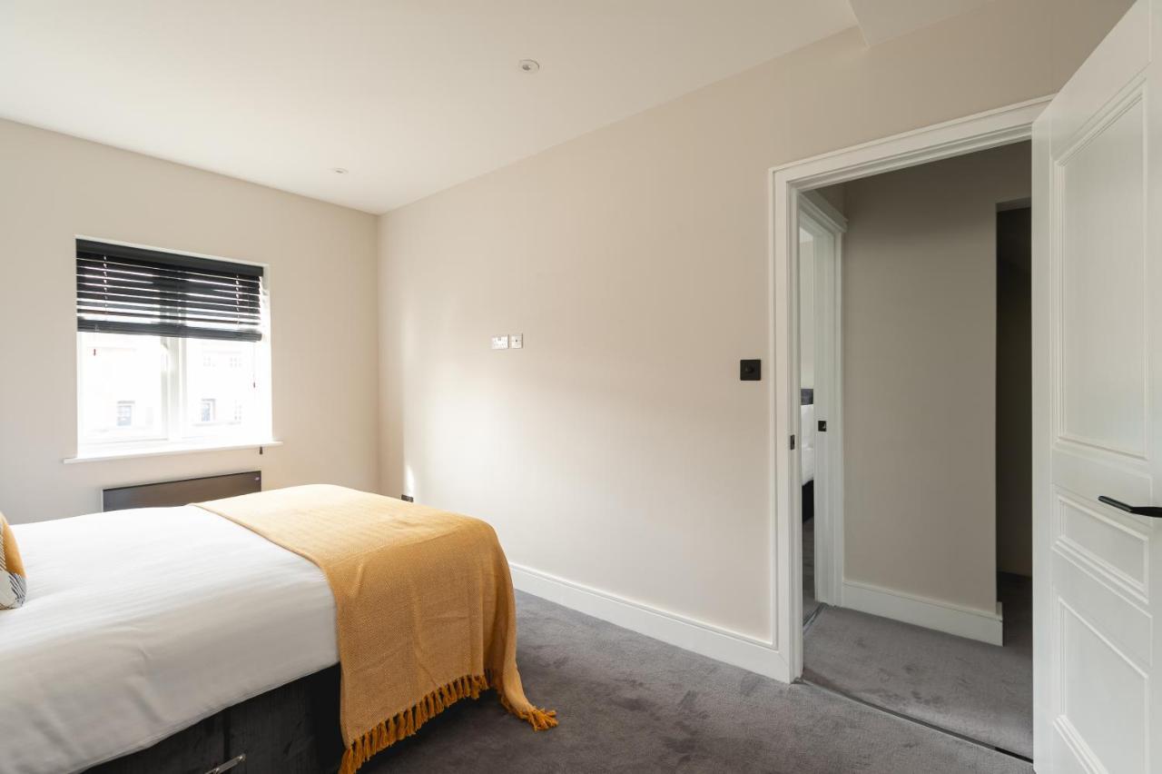 Skyvillion - Cozy Large 4 & 1 Bed Apartments In London Enfield, Mins To Tube Station, Free Wi-Fi Exterior photo
