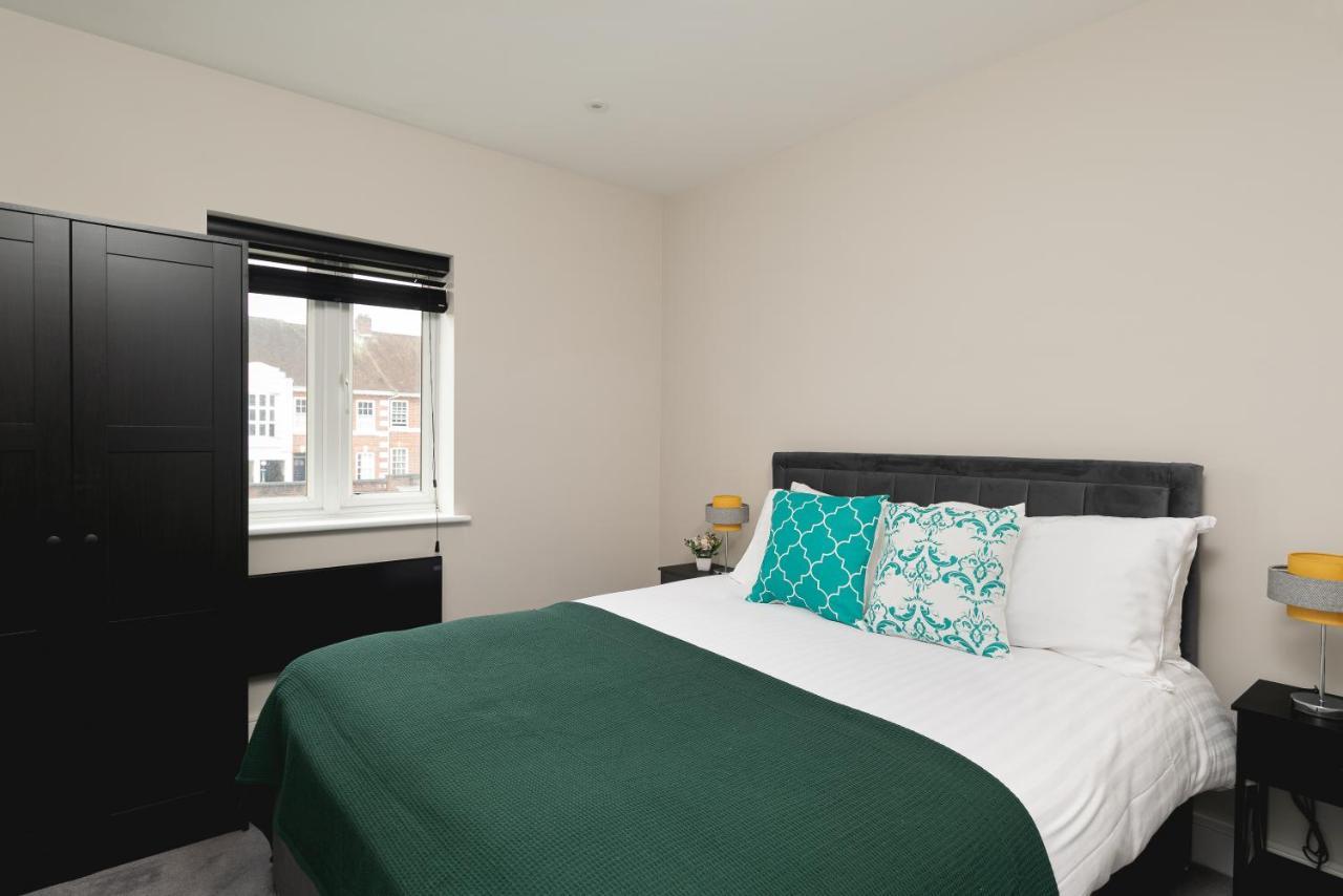 Skyvillion - Cozy Large 4 & 1 Bed Apartments In London Enfield, Mins To Tube Station, Free Wi-Fi Exterior photo
