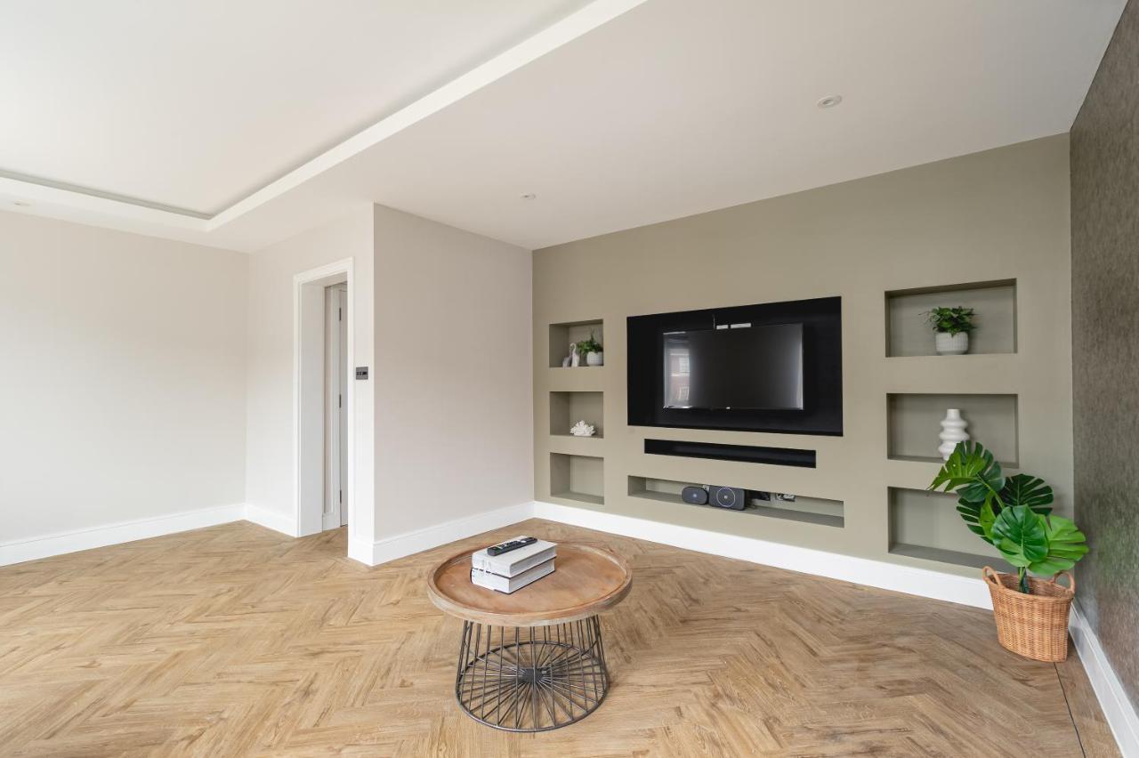Skyvillion - Cozy Large 4 & 1 Bed Apartments In London Enfield, Mins To Tube Station, Free Wi-Fi Exterior photo